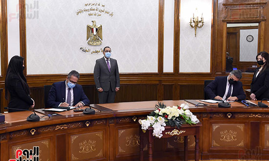 رئيس الوزراء يشهد مراسم توقيع اتفاقيات (4)