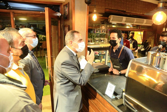محافظ كفر الشيخ يقود حملة على المقاهي