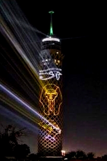 برج القاهرة يتزين بصور ملوك مصر القدماء بالتزامن مع الموكب الذهبى للمومياوات الملكية (1)