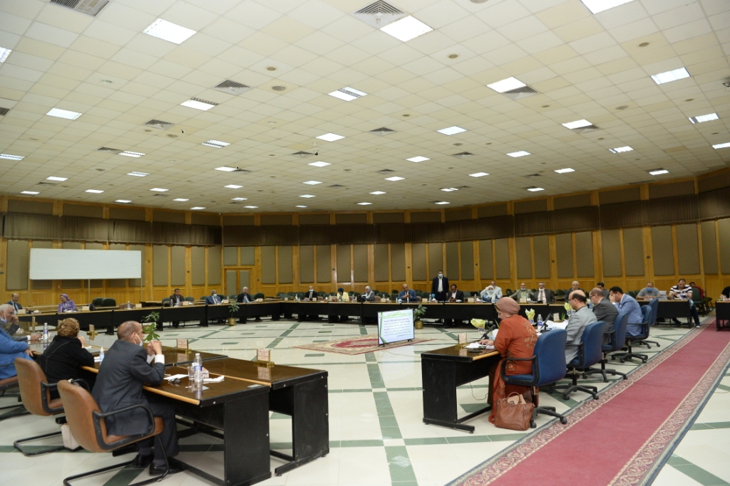 اجتماع مجلس جامعة أسيوط (5)