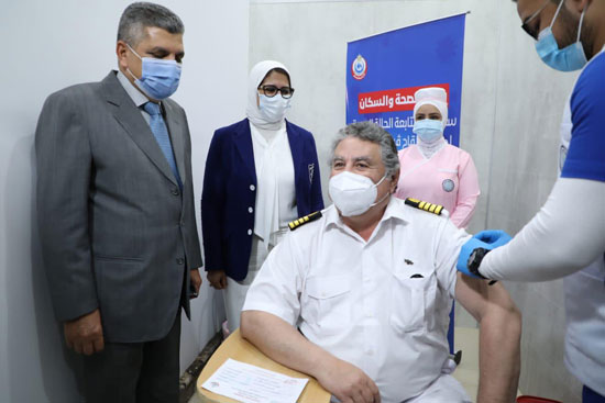 الصحة تعلن بدء تطعيم العاملين فى قطاع السياحة بالبحر الأحمر وجنوب سيناء (2)
