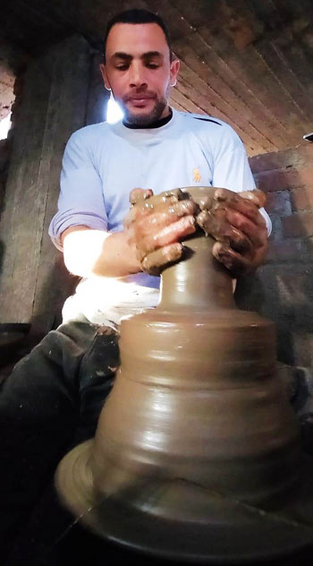 فن صناعة الفخار من الطين إلى الإبداع (19)