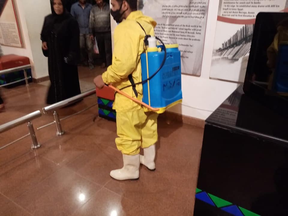 جانب من أعمال التعقيم جانب من أعمال التعقيم