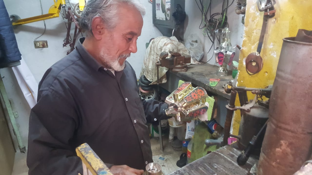  عم صلاح عنكل أقدم صانع للفوانيس اليدوية (4)