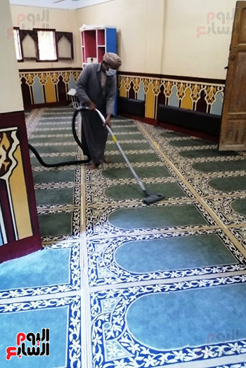 مديرية-أوقاف-السويس-تبدأ-حملتها-الرمضانية---لنظافة-وتعقيم-المساجد-التابعة-لها-(1)