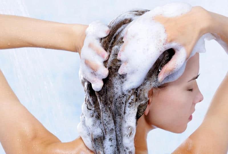 العناية بالشعر - طريقة غسل الشعر بالشامبو