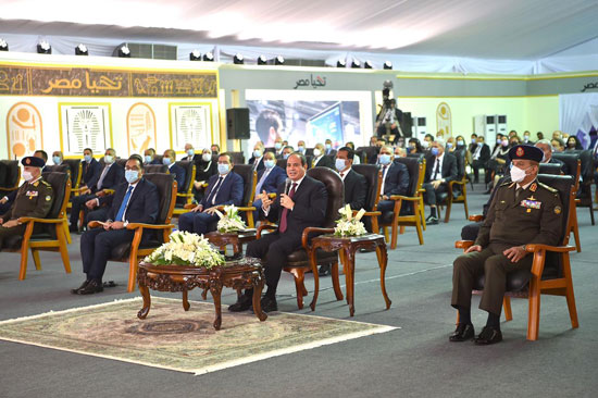 الرئيس السيسى يشهد افتتاح مجمع إصدار الوثائق المؤمنة والذكية بالعاصمة الإدارية (19)
