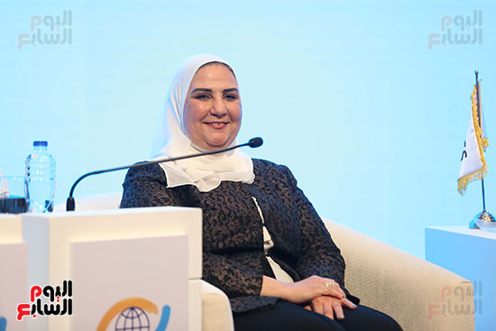  الدكتورة نيفين القباج وزيرة التضامن الاجتماعى (2)