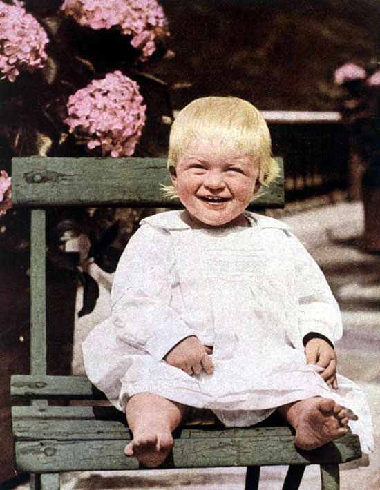 ولد الأمير فيليب في 10 يونيو 1921