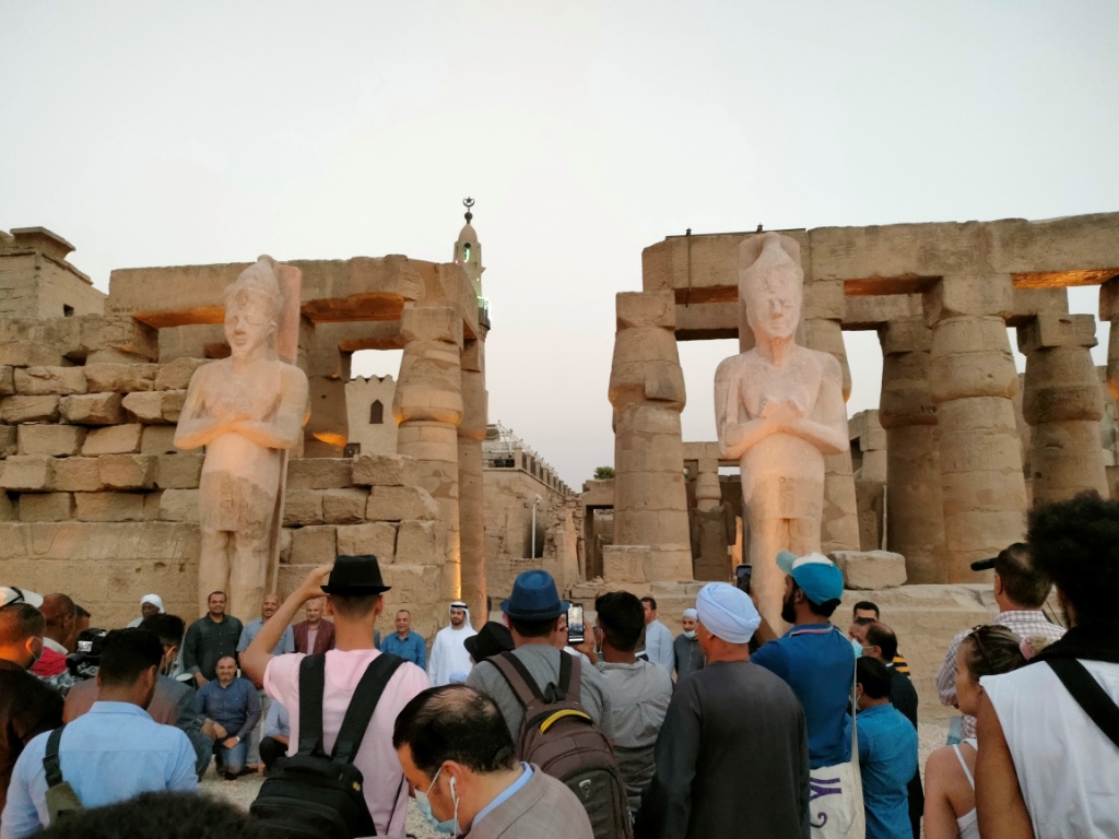 الفرعون رمسيس الثانى يحتفل بعودة تماثيله لواجهات معبده بعد آلاف السنين (13)