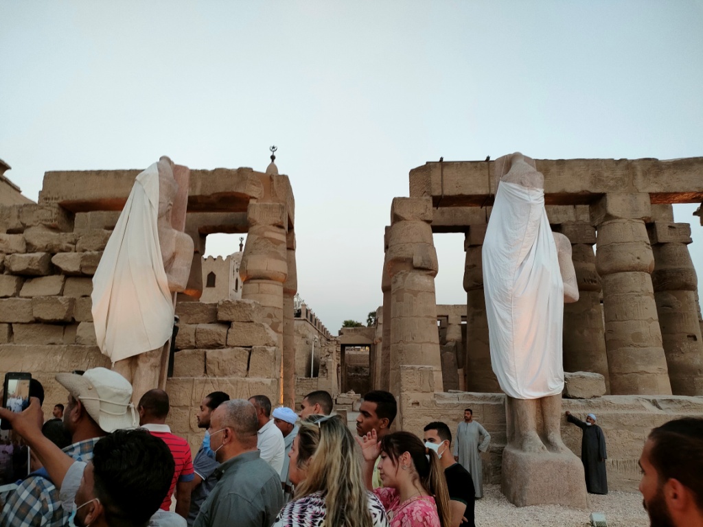 الفرعون رمسيس الثانى يحتفل بعودة تماثيله لواجهات معبده بعد آلاف السنين (10)