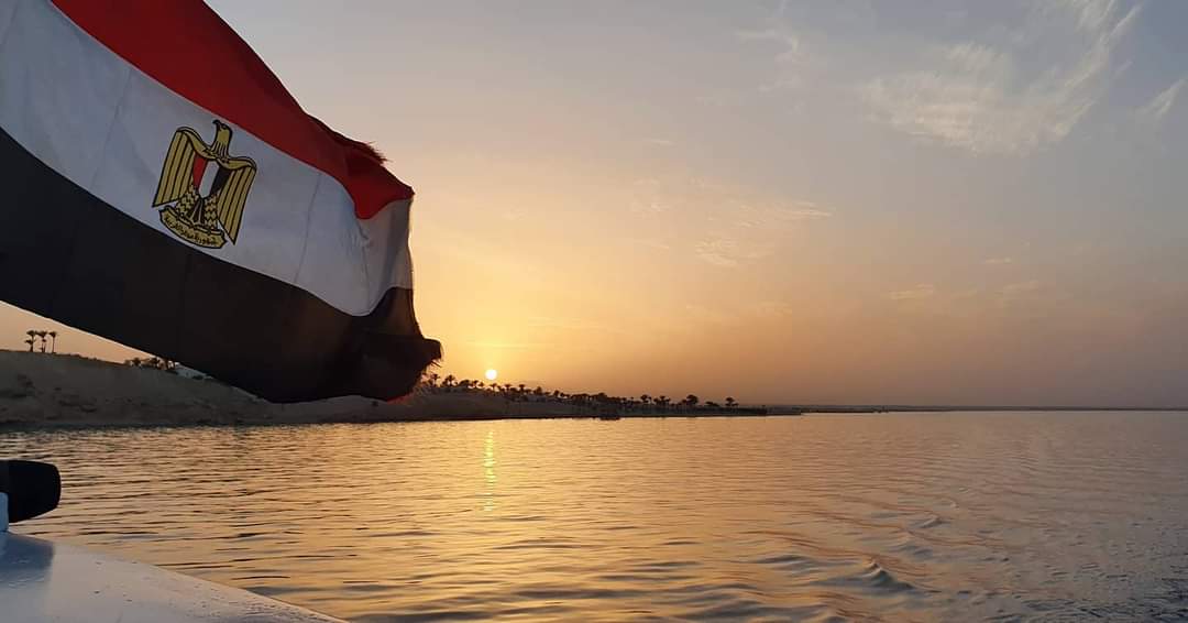 علم مصر يرفرف علي شواطئ الغردقة