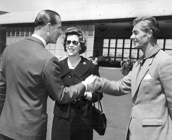 صوفي مع  أخيها فيليب وزوجها الثاني عام 1960