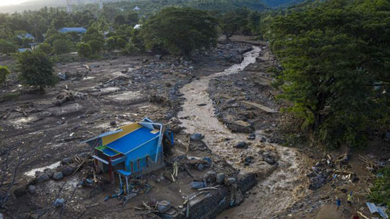 تحذير من الطقس القاسي لمقاطعات إندونيسية بسبب إعصار سيروجا
