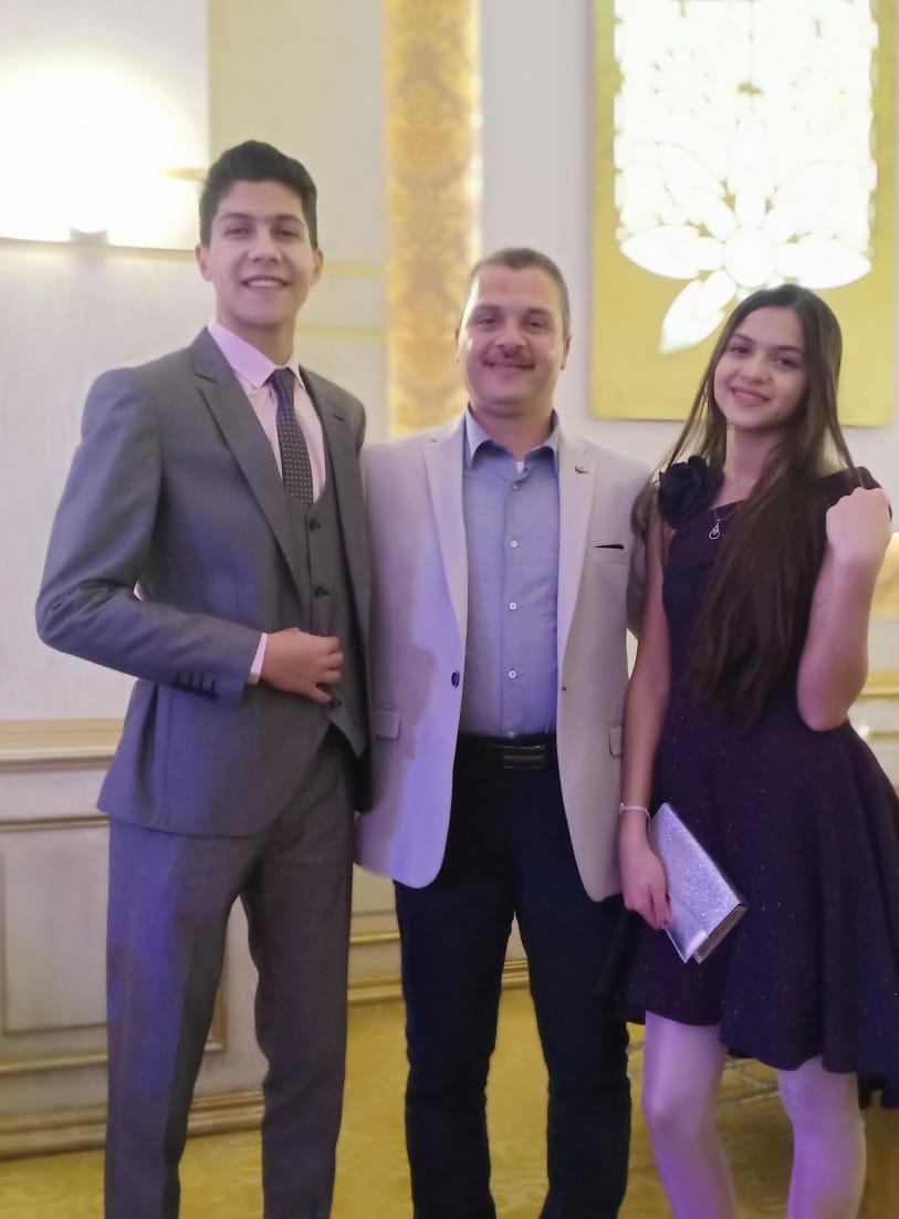 نور مع اسرتها نور مع اسرتها