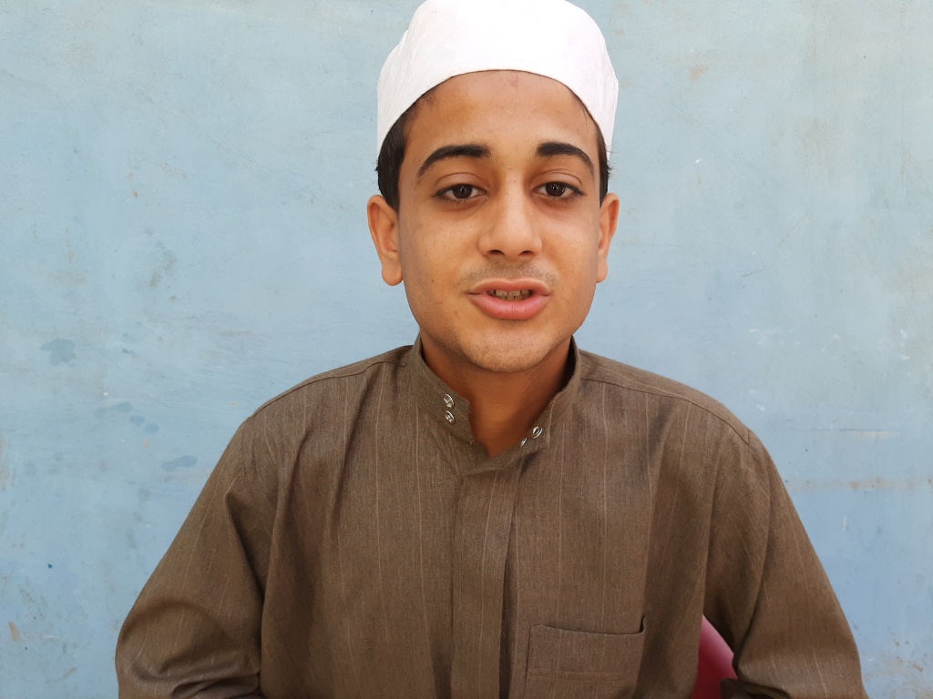 الطالب عمر عبد الباسط (1)