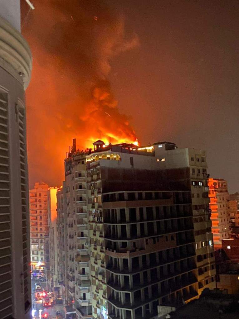 اندلاع حريق باحد فنادق مدينة طنطا فى الغربية (3)