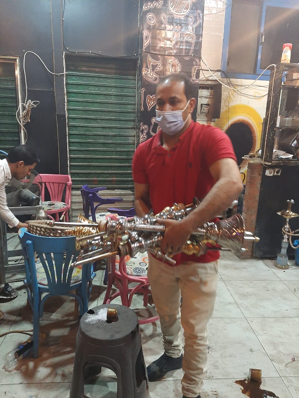 مصادرة الشيشة من المقاهى مصادرة الشيشة من المقاهى