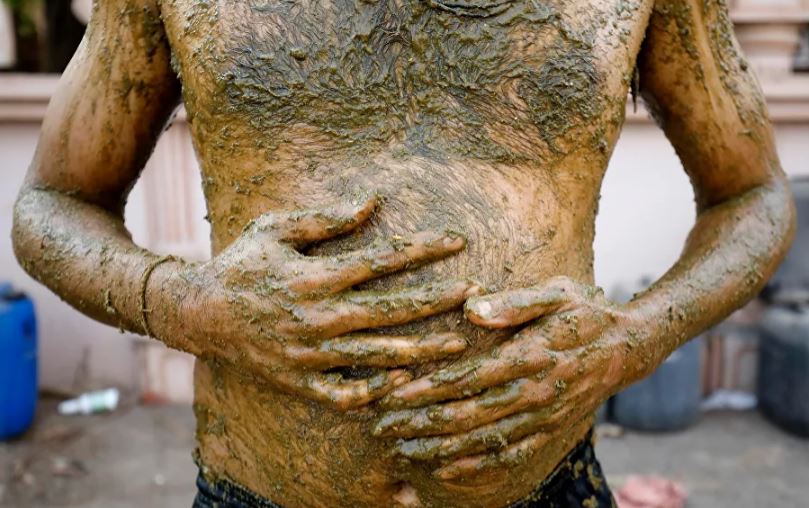 العلاج بروث الأبقار.. هنود يحاربون فيروس كورونا بطريقة جديدة.. ألبوم صور -  اليوم السابع