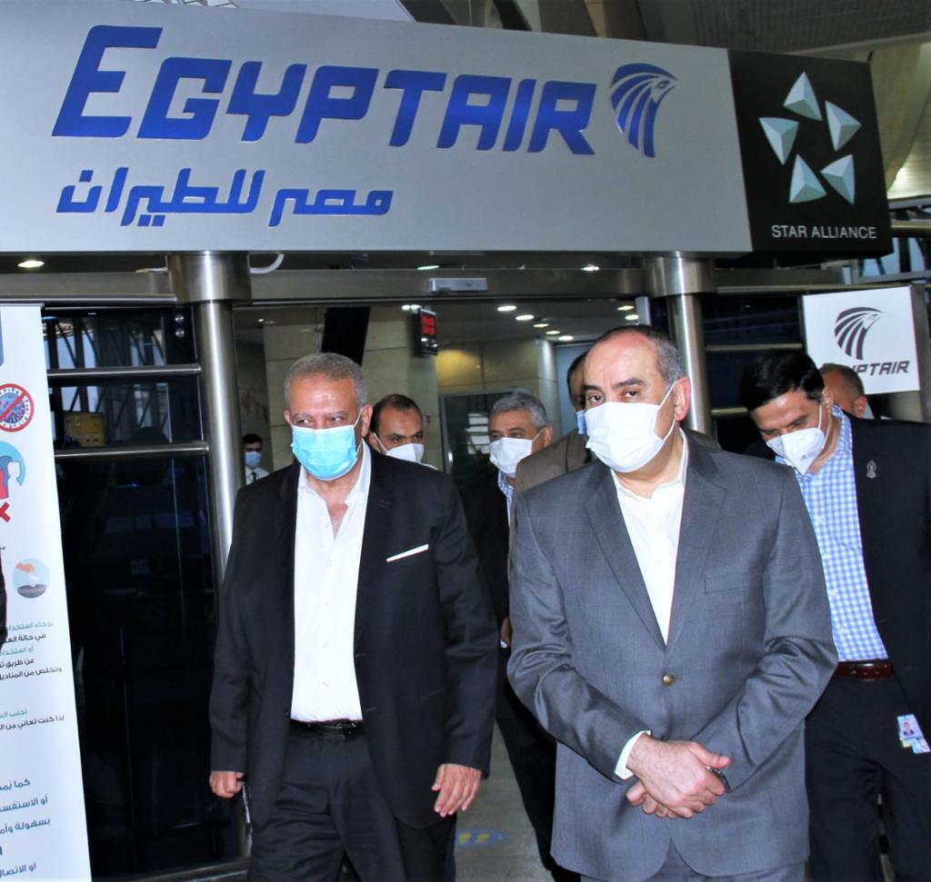 وزير الطيران يتفقد مطار القاهرة (4)