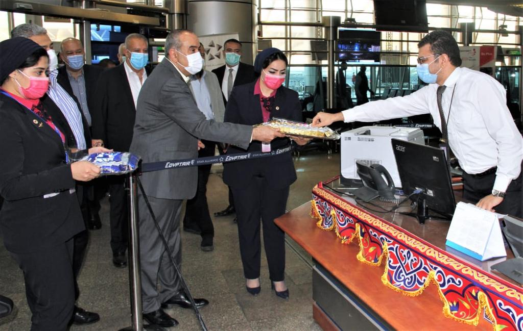 وزير الطيران يتفقد مطار القاهرة (1)