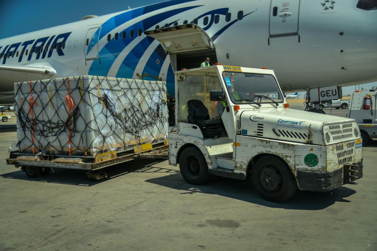 وصول 500 ألف جرعة من لقاح سينوفارم الصيني بمطار القاهرة الدولي صباح اليوم
