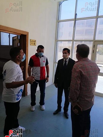 وزير-الرياضة-يتفقد-عددا-من-المنشآت-الشبابية-والرياضة-البحر-الأحمر-(5)