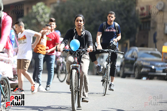 شباب يحتفلون بالعيد علي دراجتهم (4)