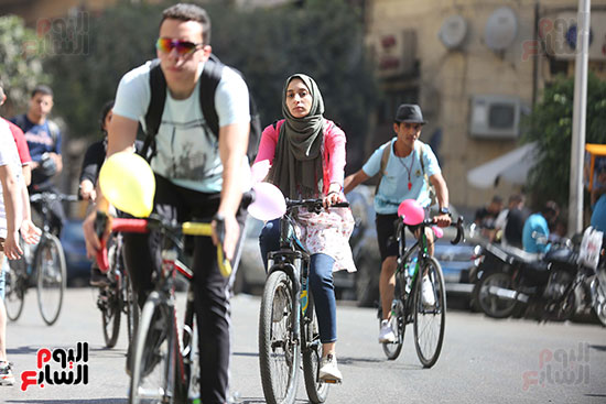 شباب يحتفلون بالعيد علي دراجتهم (3)