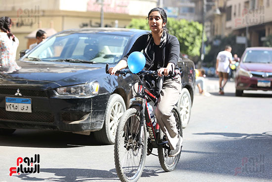 شباب يحتفلون بالعيد علي دراجتهم (2)