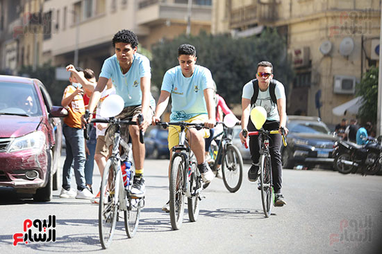 شباب يحتفلون بالعيد علي دراجتهم (9)