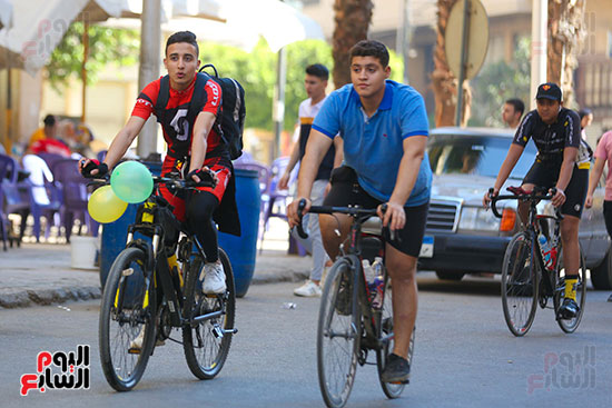 شباب يحتفلون بالعيد علي دراجتهم (8)