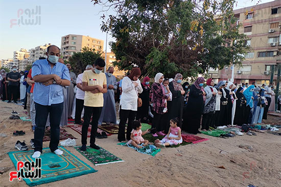 احتفالات عيد الفطر المبارك من أمام مسجد أبو بكر الصديق بمساكن شيراتون