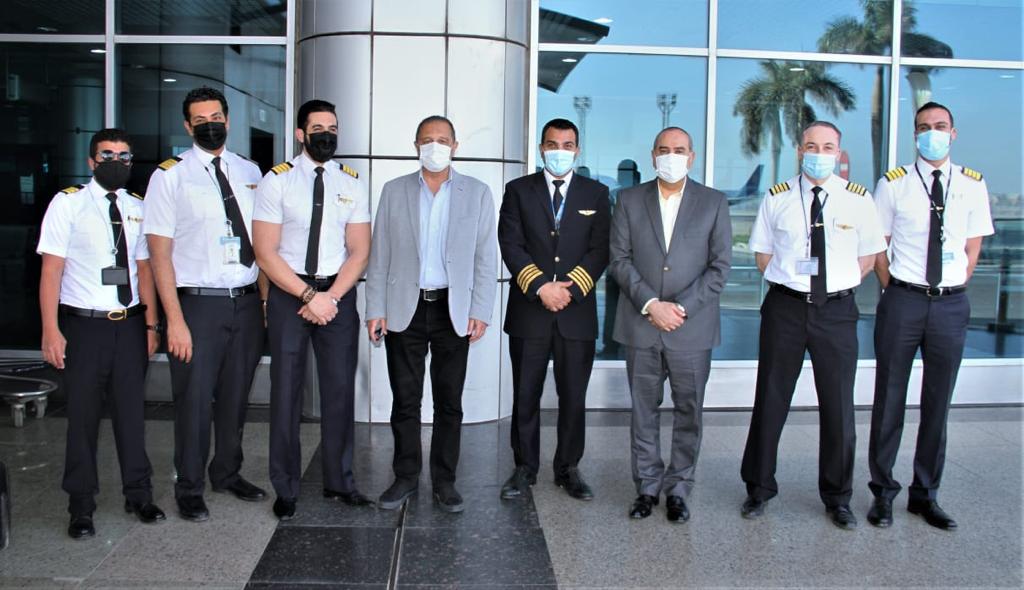 وزير الطيران يتفقد مطار القاهرة (6)