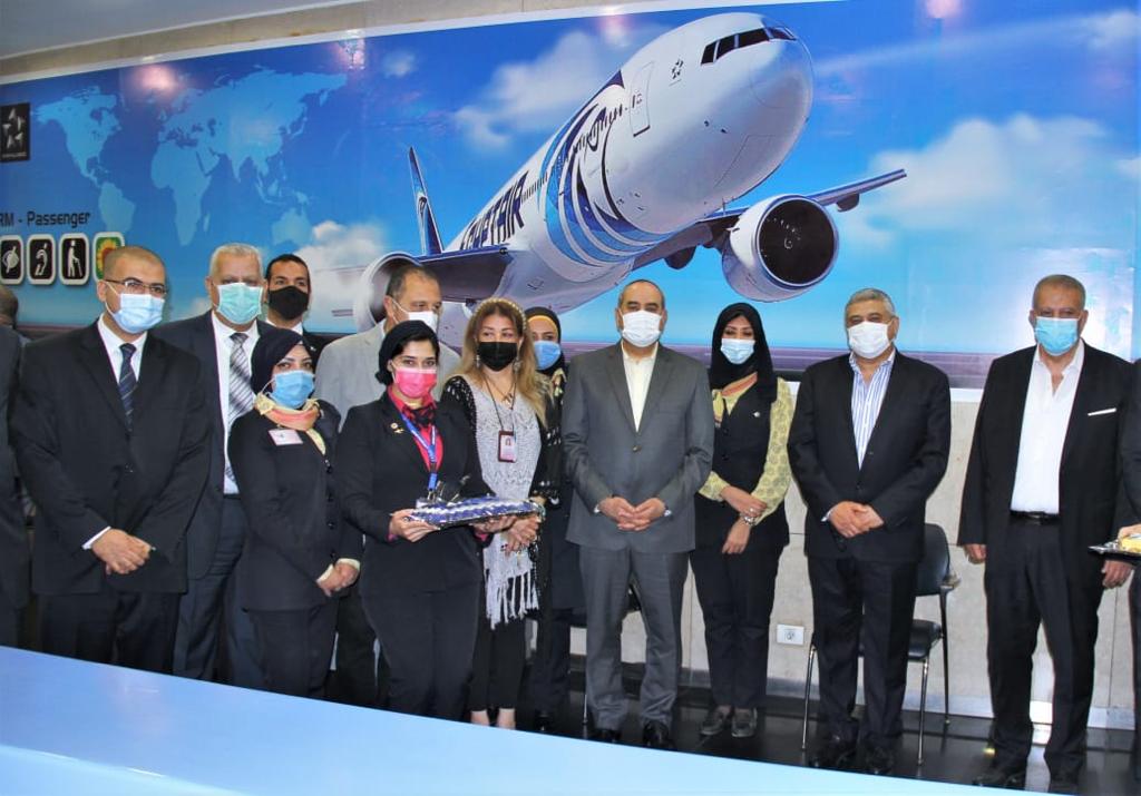 وزير الطيران يتفقد مطار القاهرة (2)