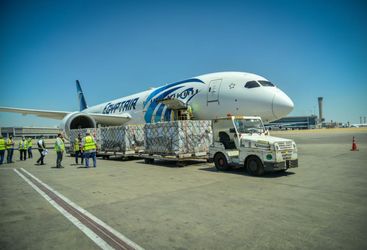 وصول 500 ألف جرعة من لقاح سينوفارم الصيني بمطار القاهرة