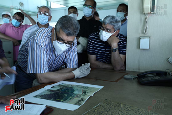 رئيس-هيئة-قناة-السويس-يصعد-علي-الكراكة-العاشر-من-رمضان رئيس-هيئة-قناة-السويس-يصعد-علي-الكراكة-العاشر-من-رمضان