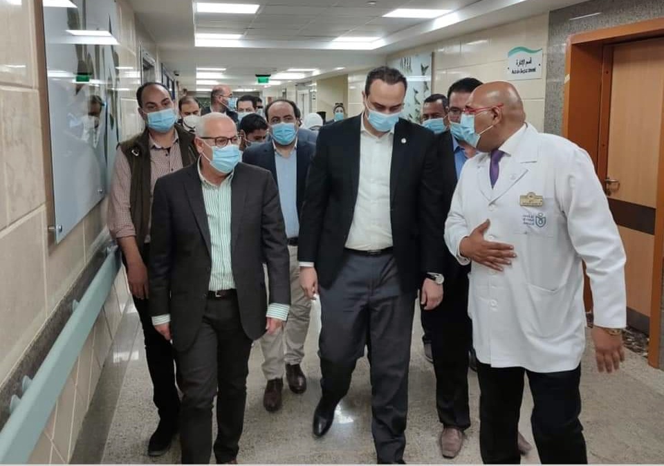 خلال متابعة العمل بالمستشفى خلال متابعة العمل بالمستشفى