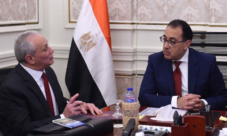 رئيس الوزراء يتابع مشروع احياء طريق الكباش مع المحافظ