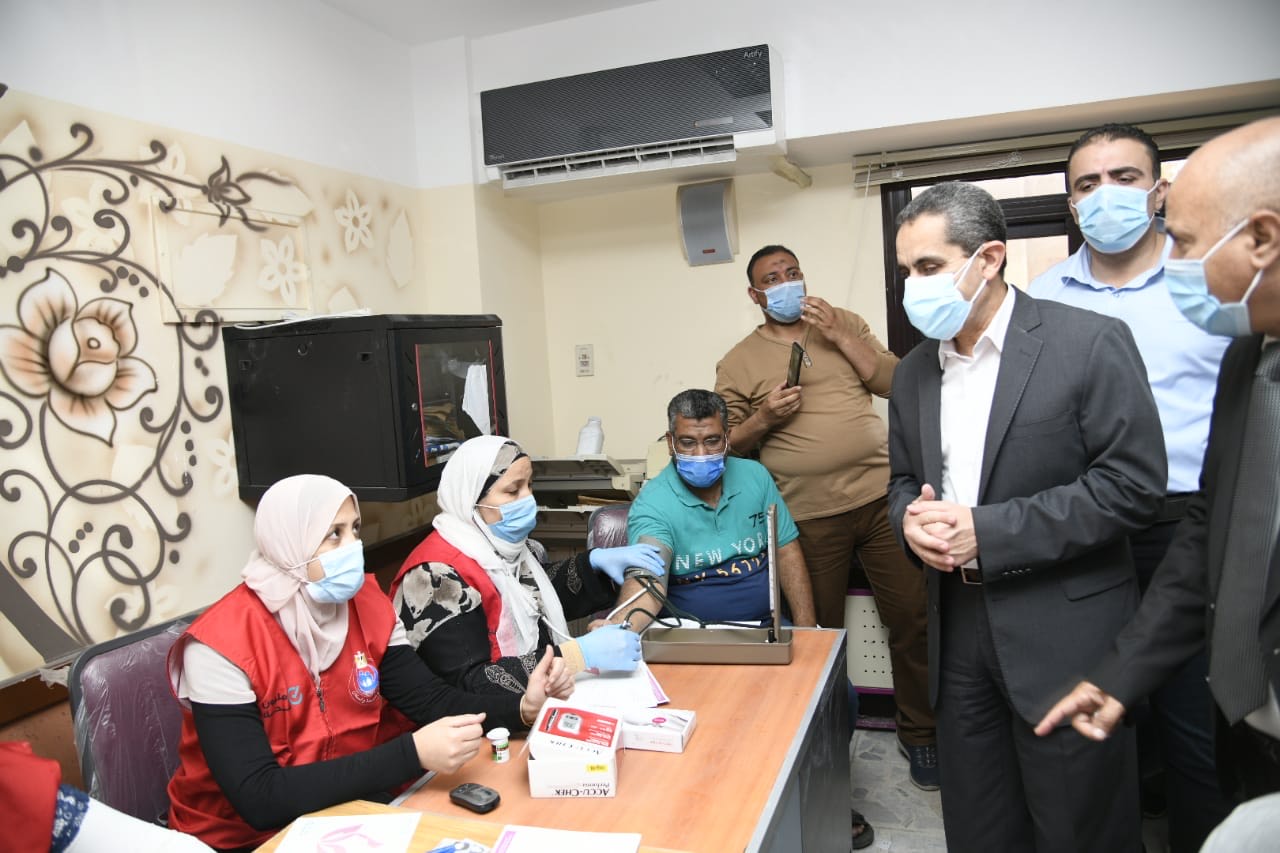 محافظ الغربية مع الفرق الطبية محافظ الغربية مع الفرق الطبية