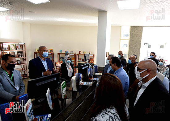 رئيس الوزراء يتفقد مشروع استكمال مكتبة مصرالعامة  (10)