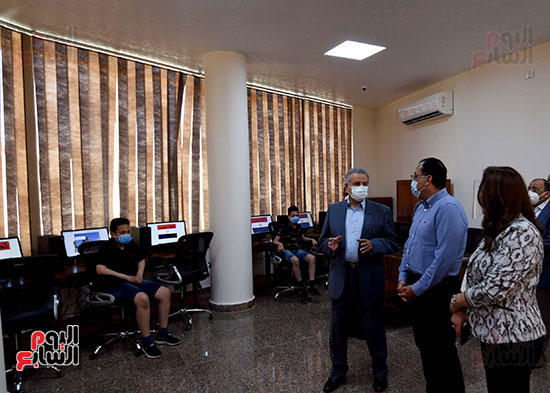 رئيس الوزراء يتفقد مشروع استكمال مكتبة مصرالعامة  (14)