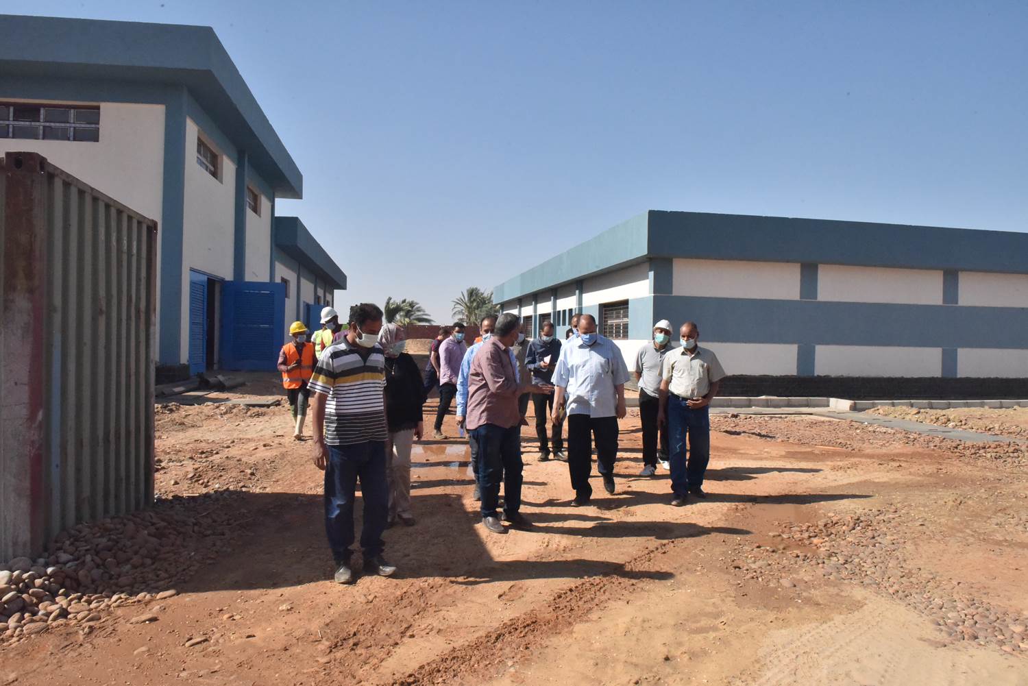محافظ أسيوط يتفقد أعمال إنشاء المرحلة الثانية من محطة صرف صحي عرب المدابغ (7)