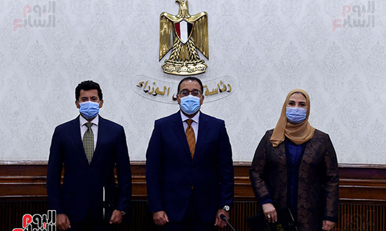 الحكومة توقع 3 بروتوكولات لإنشاء وتأثيث حضانات للأطفال بالمدارس ومراكز الشباب ( (8)