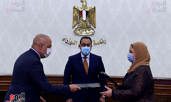 الحكومة توقع 3 بروتوكولات لإنشاء وتأثيث حضانات للأطفال بالمدارس ومراكز الشباب ( (3)