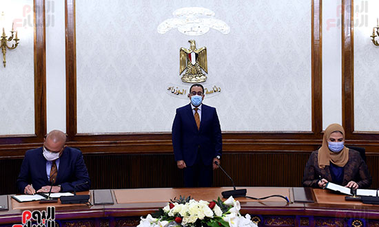 الحكومة توقع 3 بروتوكولات لإنشاء وتأثيث حضانات للأطفال بالمدارس ومراكز الشباب (1)