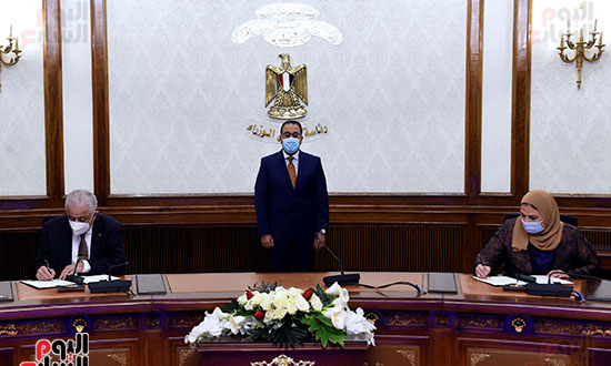 الحكومة توقع 3 بروتوكولات لإنشاء وتأثيث حضانات للأطفال بالمدارس ومراكز الشباب ( (10)