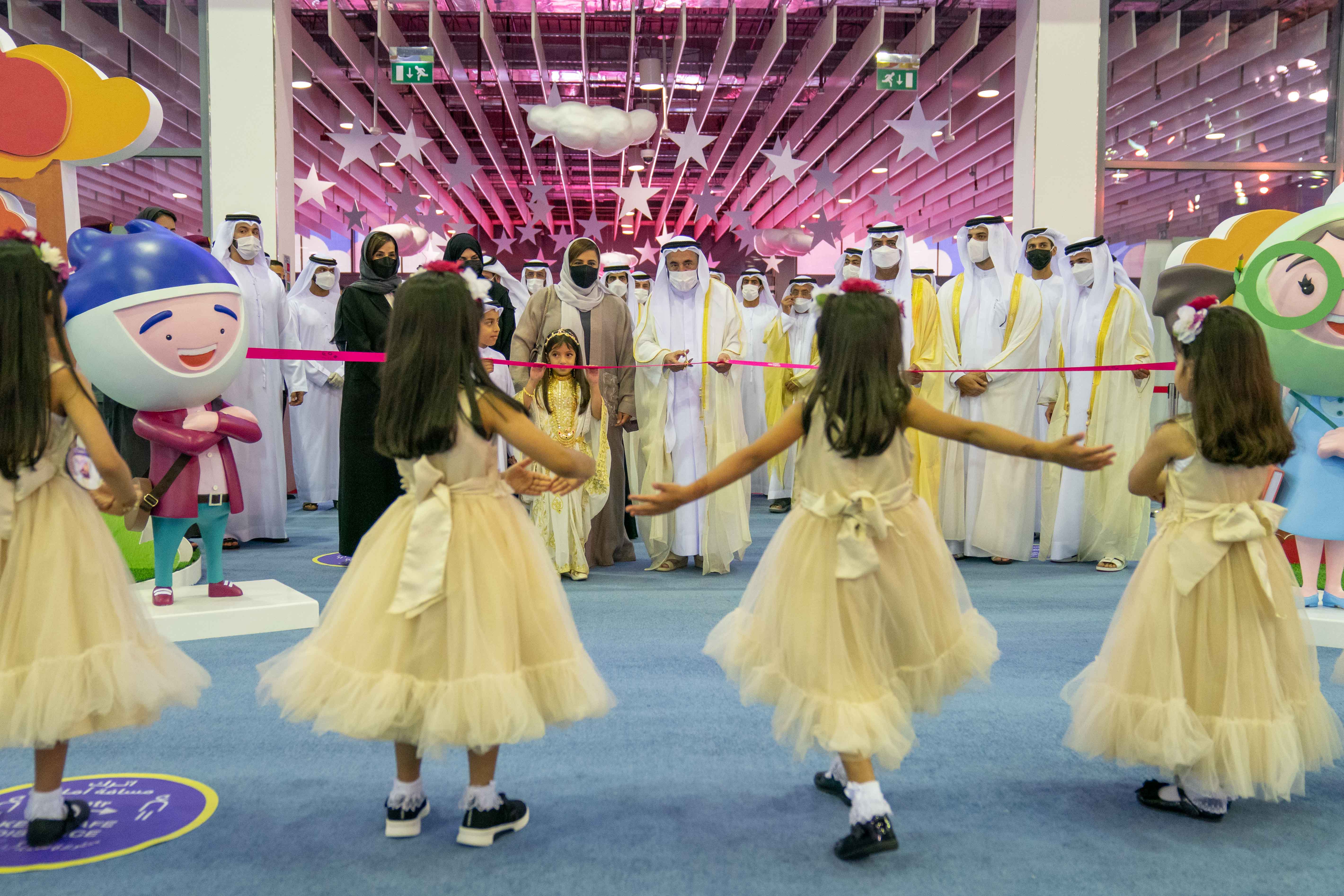 الشيخ الدكتور سلطان بن محمد القاسمى خلال افتتاح مهرجان الشارقة القرائى للطفل (4)