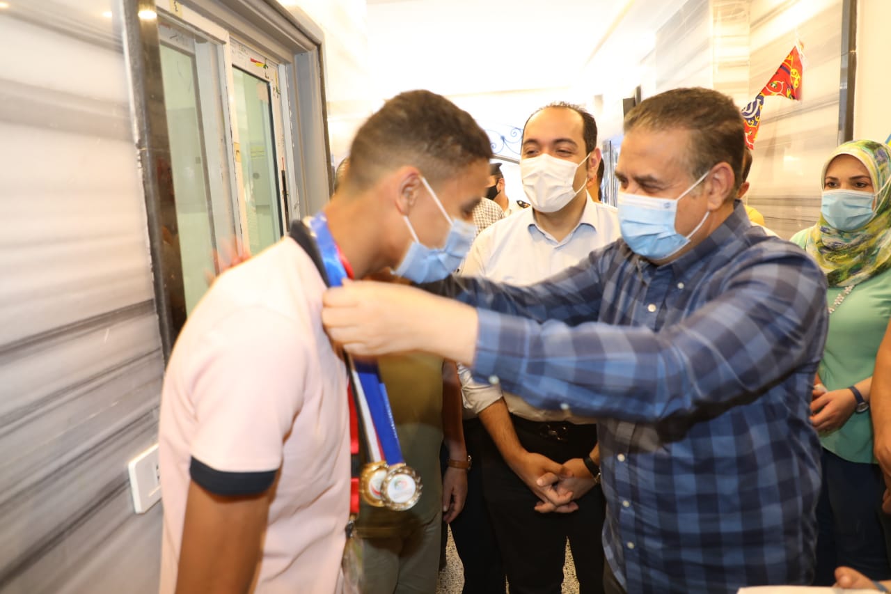 محافظ المنوفية يكرم ابناء الدار المتفوقين محافظ المنوفية يكرم ابناء الدار المتفوقين