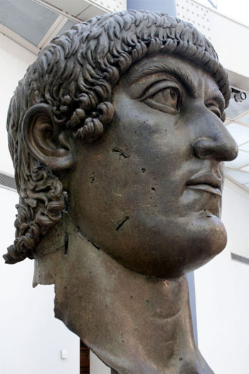 ترميم تمثال للإمبراطور قسطنطين الكبير (3)